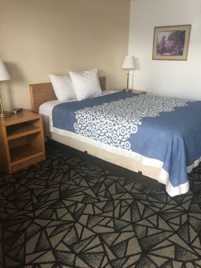 ريفرتون Tomahawk Motor Lodge المظهر الخارجي الصورة